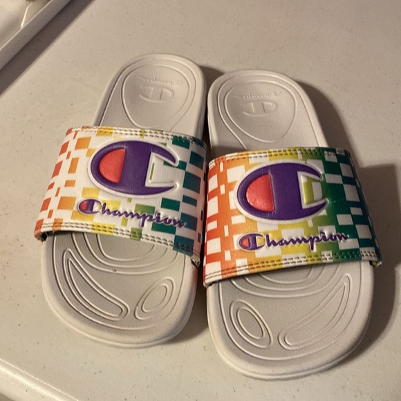 Champion youth slides size 1p. Very gently used. - Picture 1 of 7